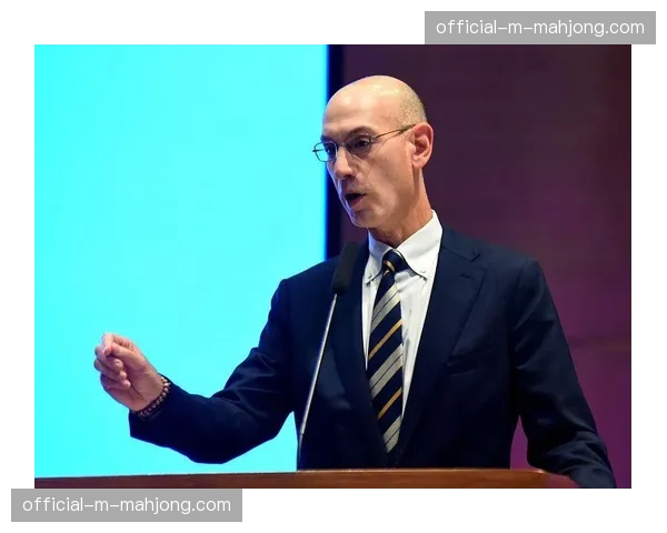 里尔老将安德烈达成法甲400场里程碑,赛后获赠纪念球衣